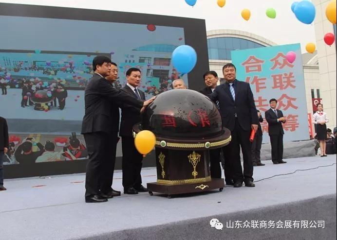 賽思達董事長唐樹松參加第十二屆中國(博興)國際廚具節(jié)2 賽思達董事長唐樹松參加第十二屆中國(博興)國際廚具節(jié)2