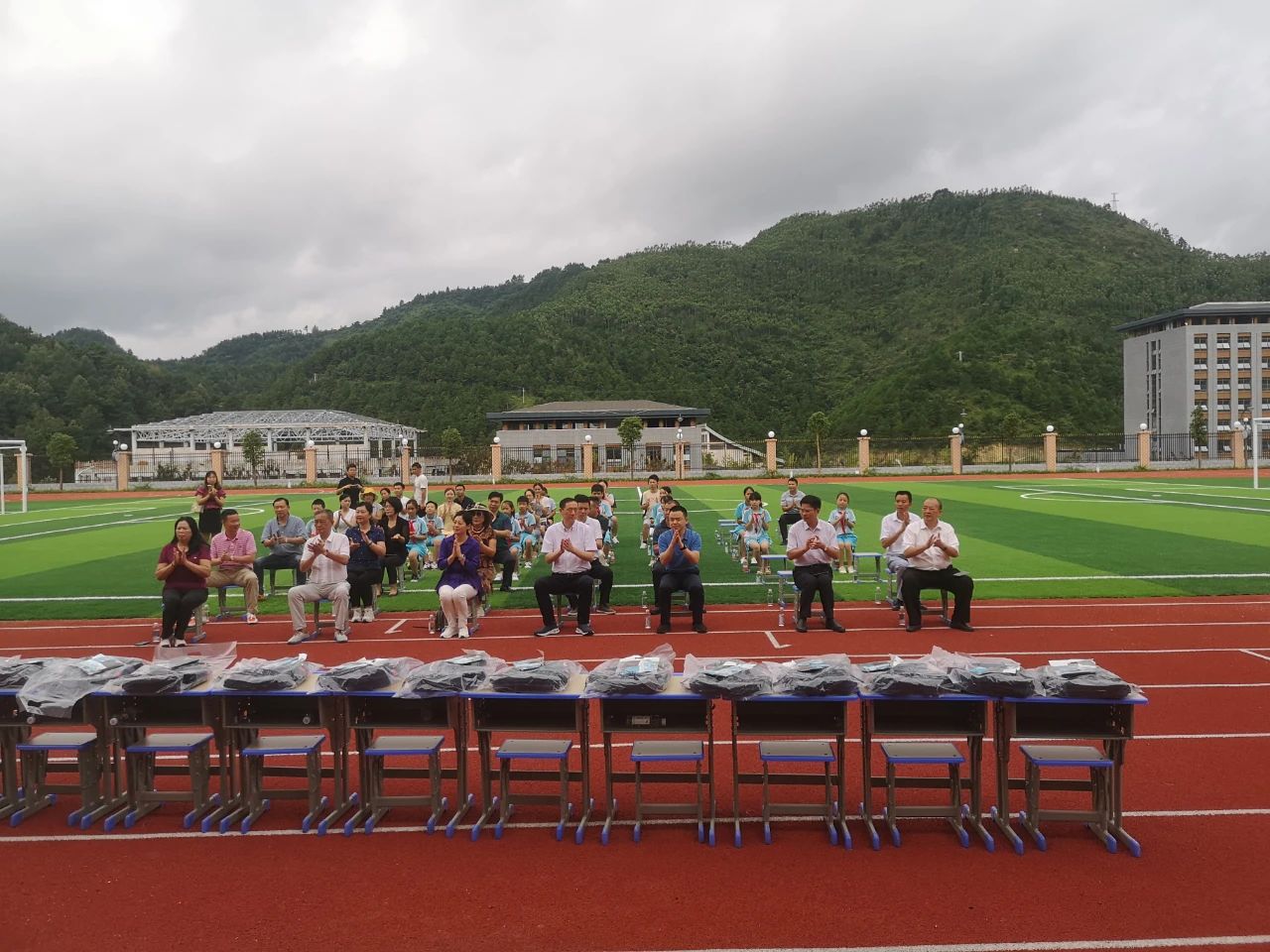 省酒協(xié)會(huì)長(zhǎng)、賽思達(dá)董事長(zhǎng)唐樹松先生赴貴州考察對(duì)接?xùn)|西部扶貧協(xié)作工作 省酒協(xié)會(huì)長(zhǎng)、賽思達(dá)董事長(zhǎng)唐樹松先生赴貴州考察對(duì)接?xùn)|西部扶貧協(xié)作工作